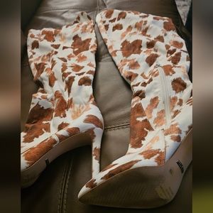 Cow print boots Gianni Bini